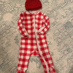 Spearmint Baby Valentine’s Onesie – Red Gingham (0–3 Months) + Knit Hat